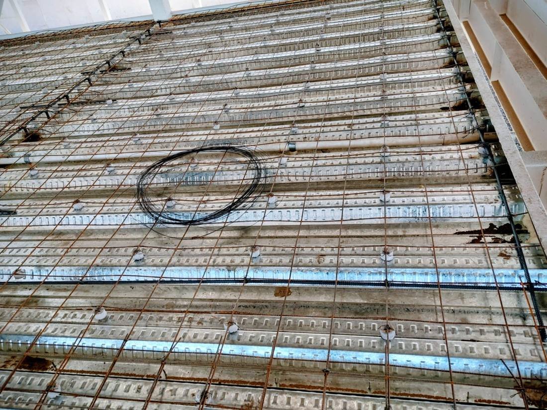 Losa colaborante terminada sobre estructura metálica